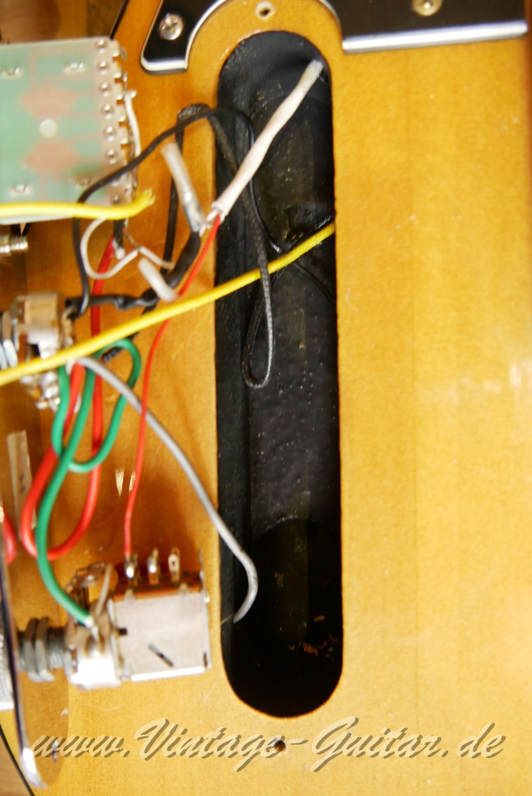 img/vintage/6121/Fender_Telecaster_bound_body_Japan_natural_2004-016.JPG