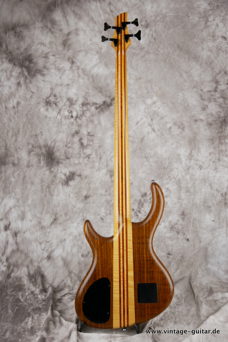 img/vintage/6122/Schack_Bass_Unique_BC_3VN_walnut_1999-002.JPG