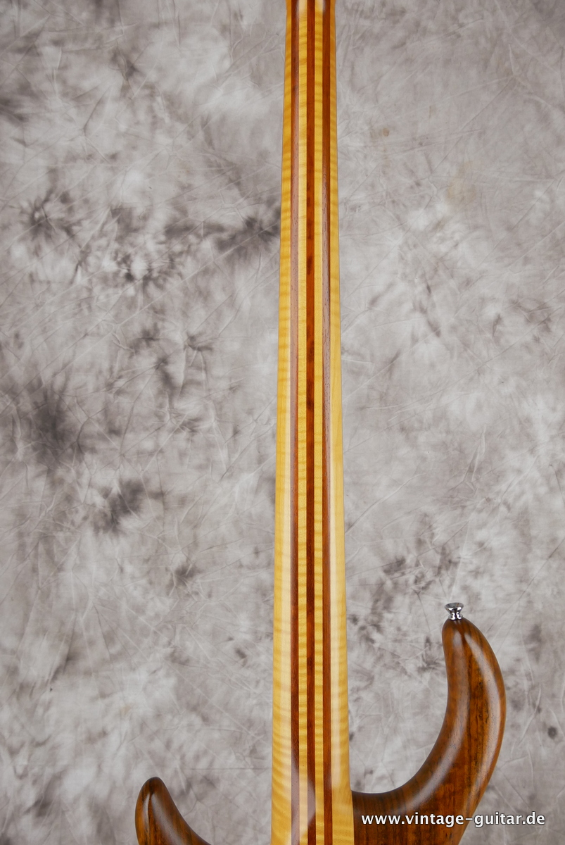 img/vintage/6122/Schack_Bass_Unique_BC_3VN_walnut_1999-012.JPG