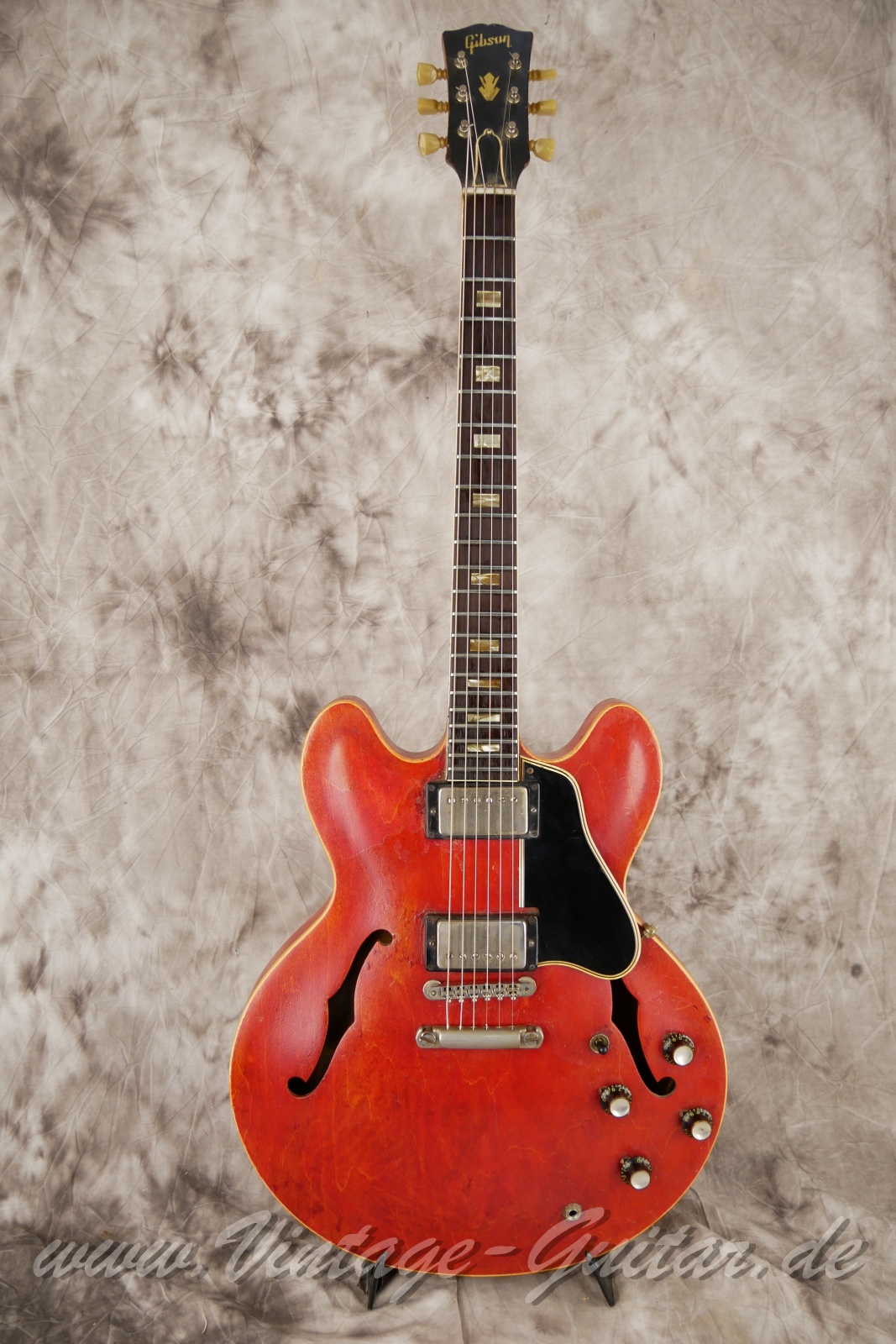 Gibson-ES-335-TD-cherry-1963-001.JPG