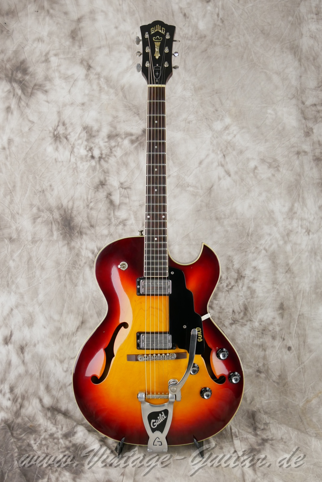 Guild-Starfire-III-1966-sunburst-01.jpg