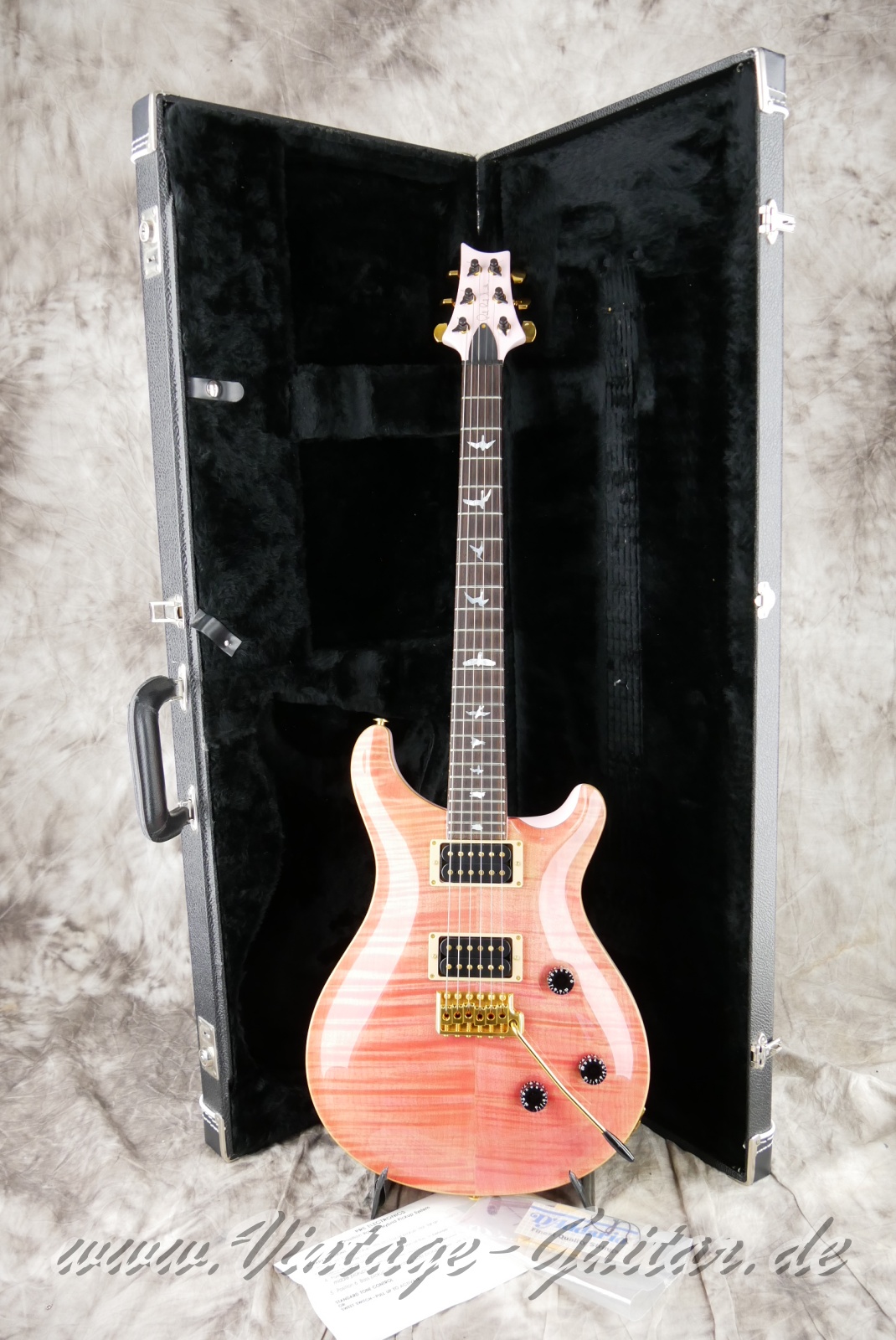 img/vintage/6125/PRS_Custom_24_Bonnie_Pink_USA_1992-014.JPG