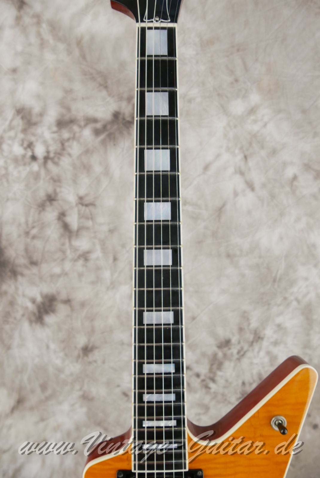 img/vintage/6134/Gibson_Explorer_Pro_USA_trans_amber_2002-005.JPG