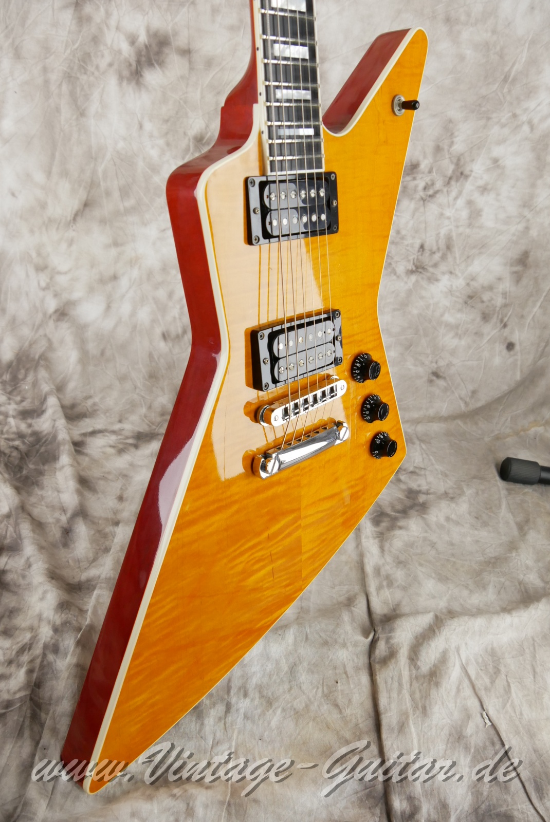 img/vintage/6134/Gibson_Explorer_Pro_USA_trans_amber_2002-009.JPG