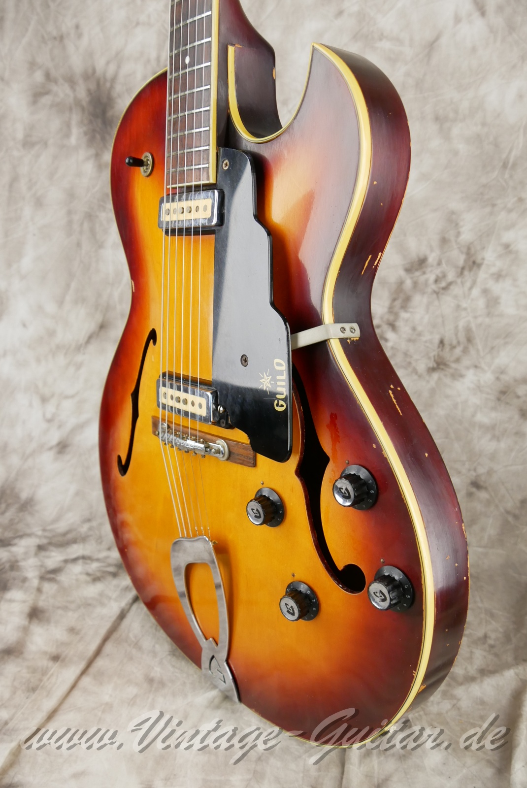 Guild-T100-Slim-Jim-1966-009.JPG