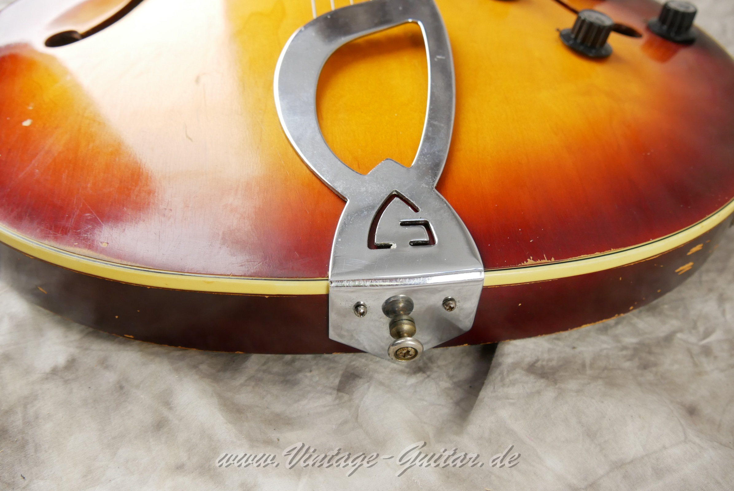 Guild-T100-Slim-Jim-1966-014.JPG