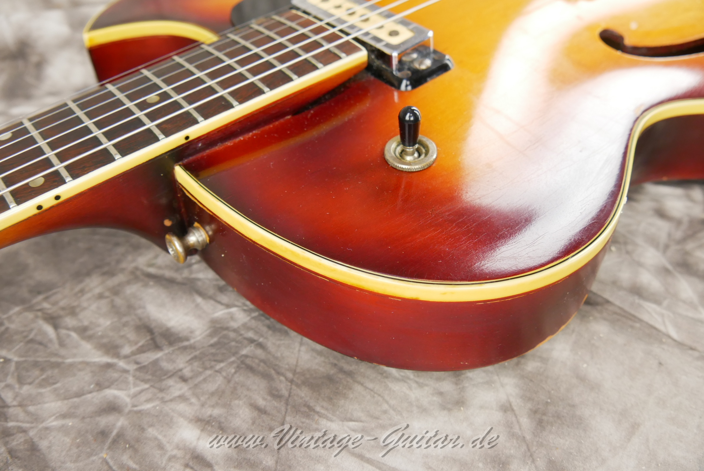 Guild-T100-Slim-Jim-1966-016.JPG