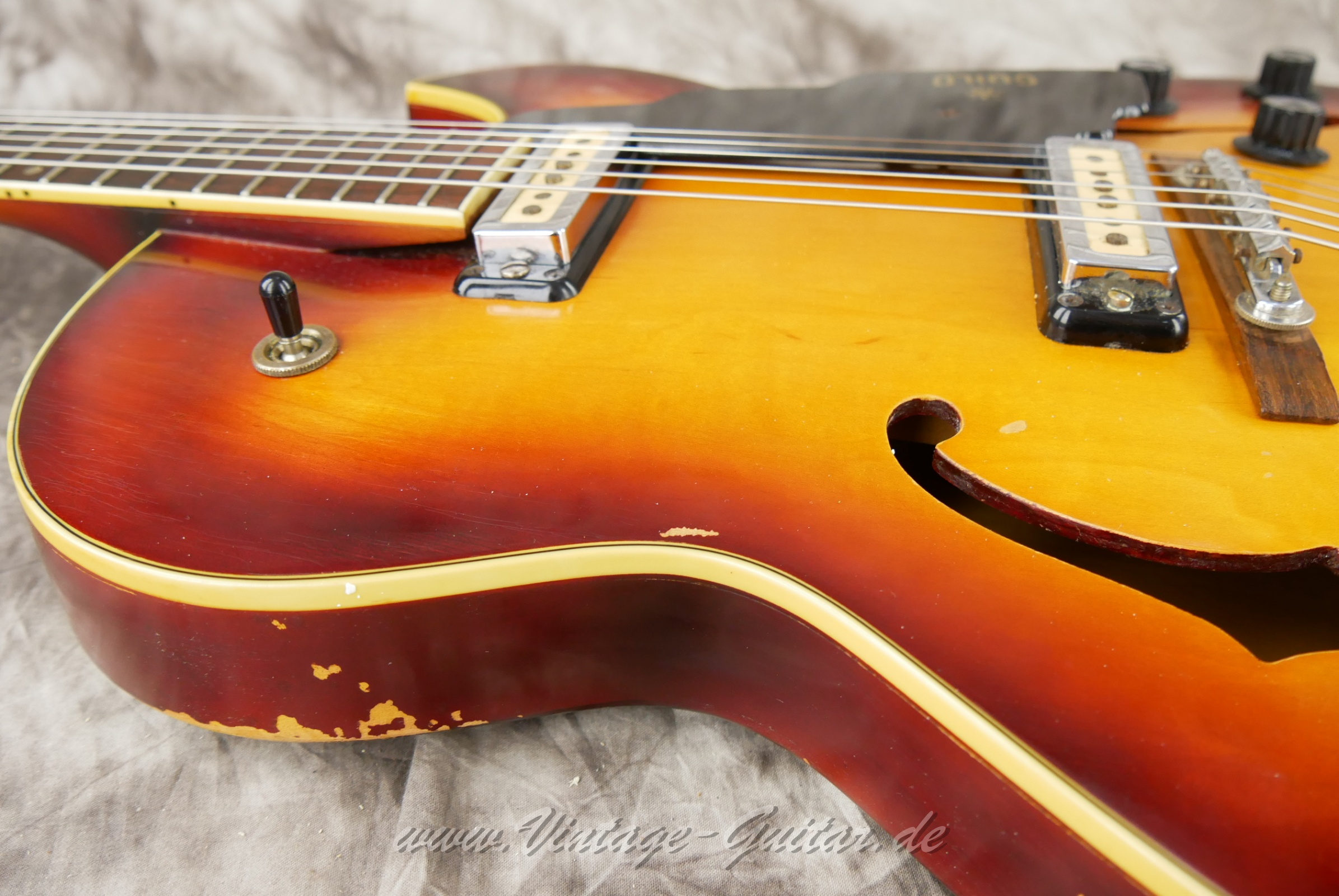 Guild-T100-Slim-Jim-1966-017.JPG