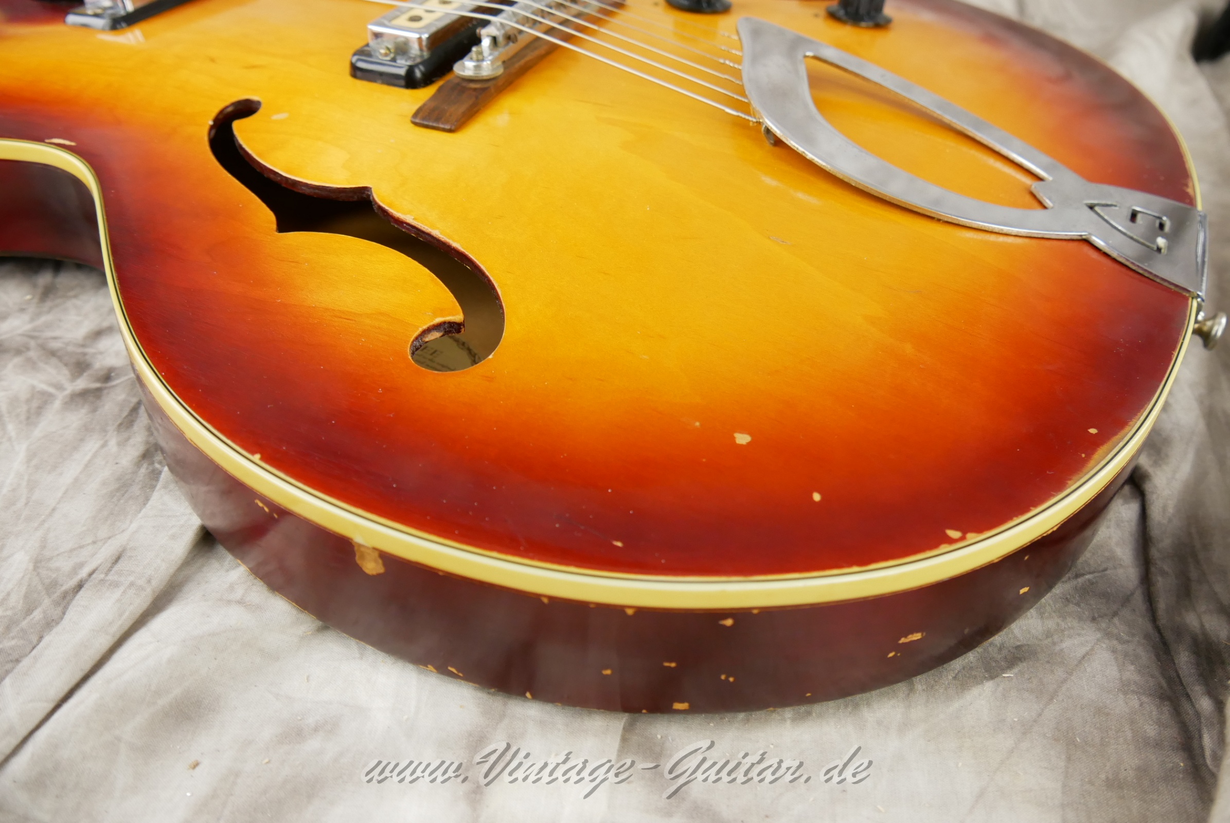 Guild-T100-Slim-Jim-1966-018.JPG