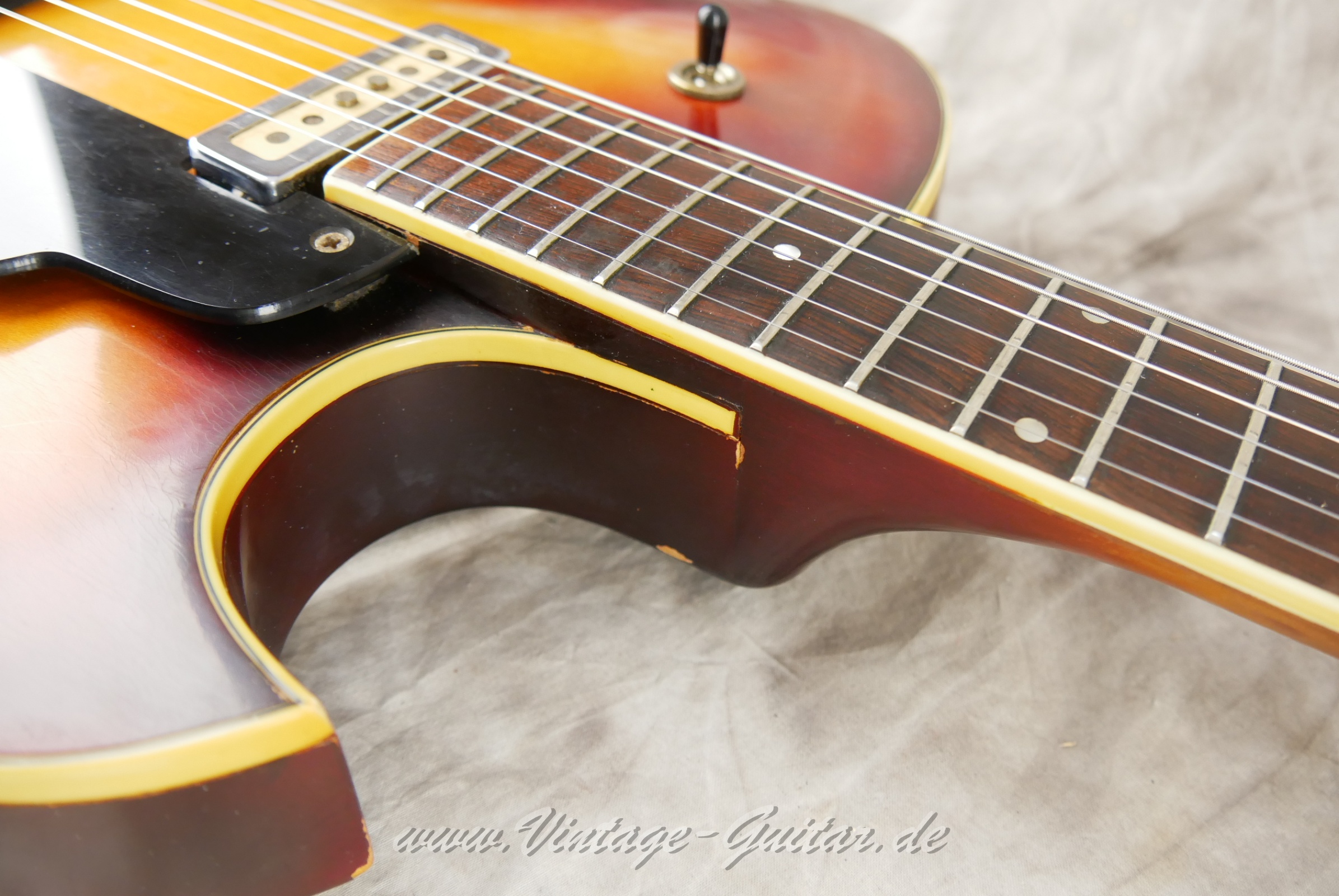 Guild-T100-Slim-Jim-1966-019.JPG