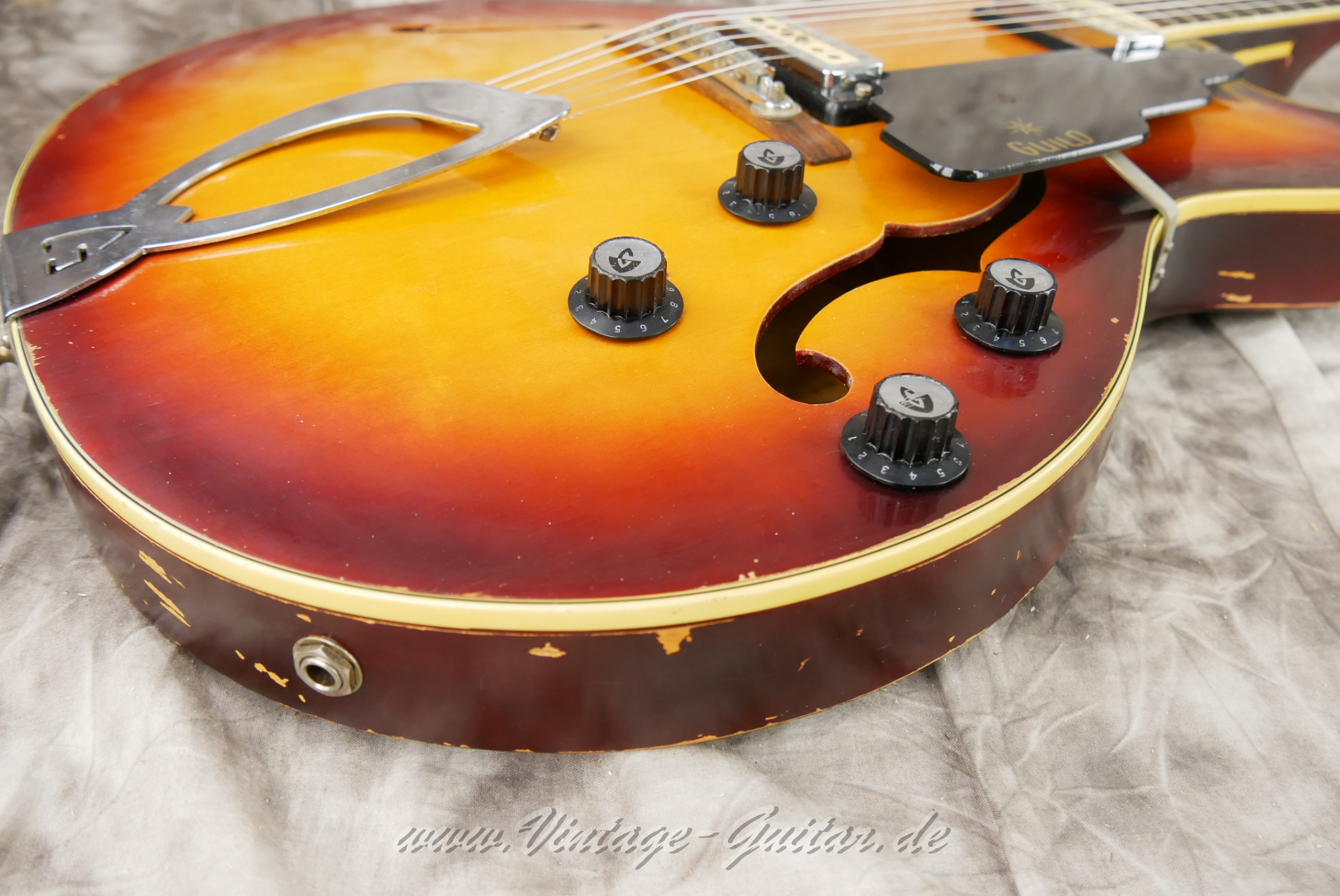 Guild-T100-Slim-Jim-1966-021.JPG