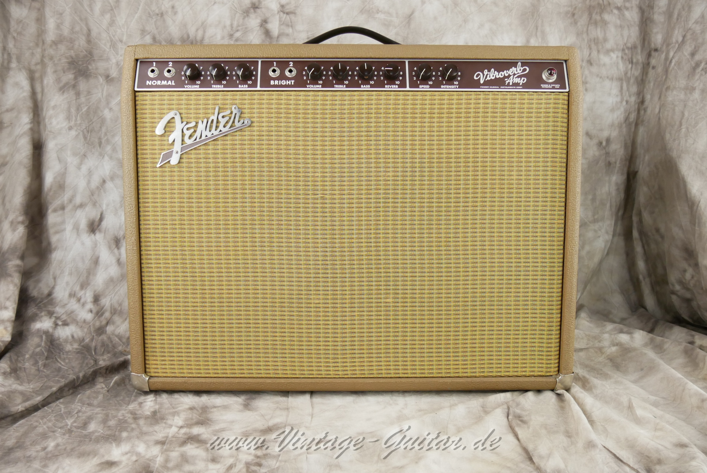 Fender-Vibroverb-Amp-1963-1993-Reissue--001.JPG