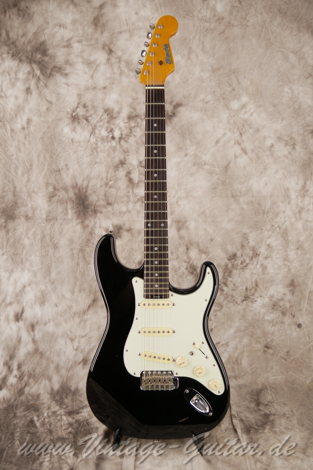 Blade-by-Levinson-R-2-Stratocaster-1990c.-Japan-black-101.jpg