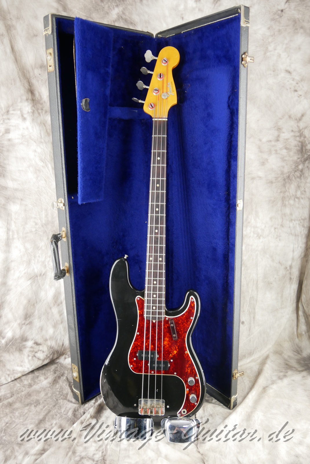 img/vintage/6187/fender_precision_bass_1966_black_refin_USA-018.JPG