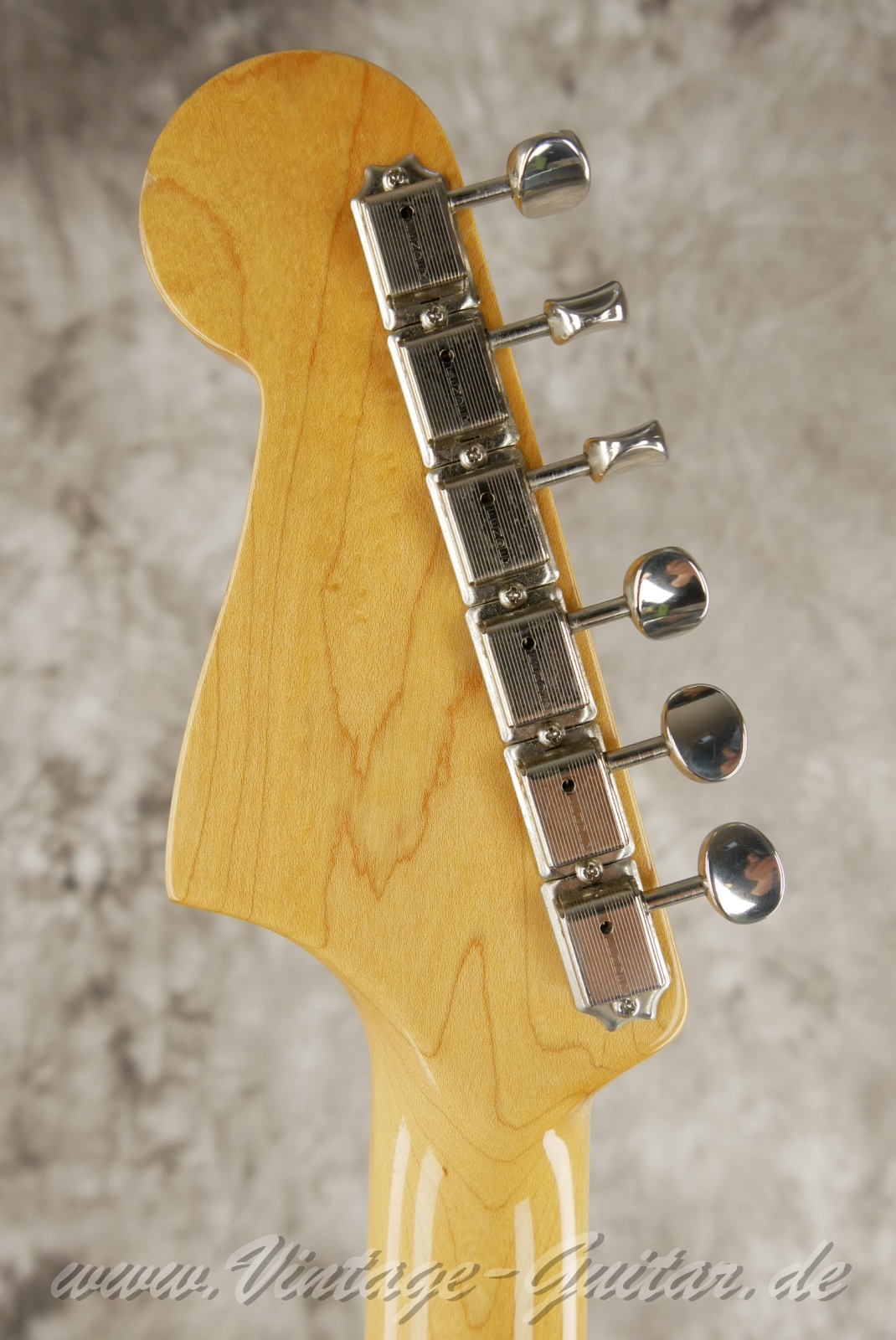 img/vintage/6190/fender_jazzmaster_american_vintage_65_2014_sunburst_USA-04.jpg