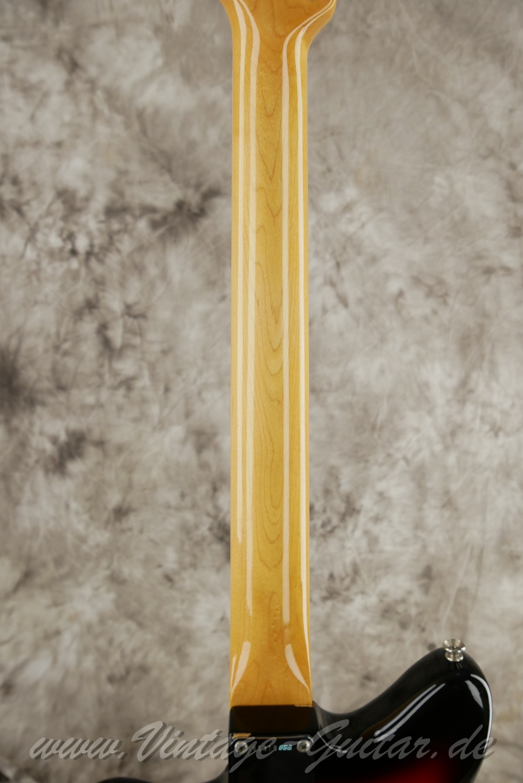img/vintage/6190/fender_jazzmaster_american_vintage_65_2014_sunburst_USA-06.jpg