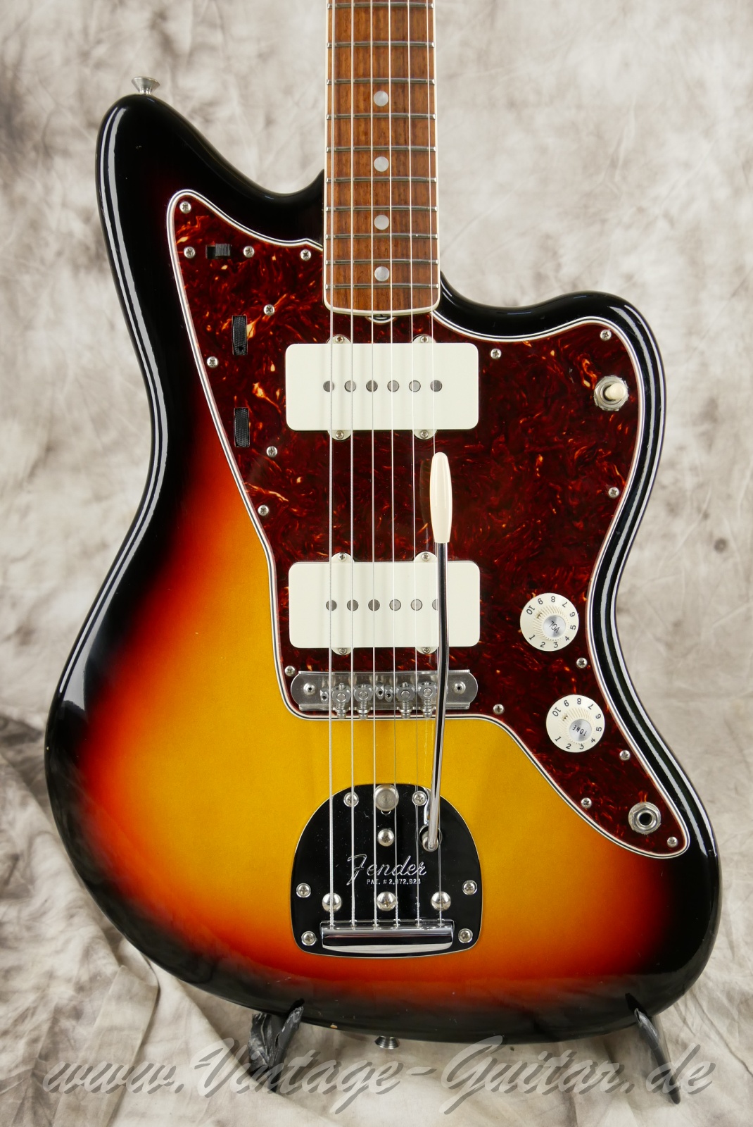 img/vintage/6190/fender_jazzmaster_american_vintage_65_2014_sunburst_USA-07.jpg
