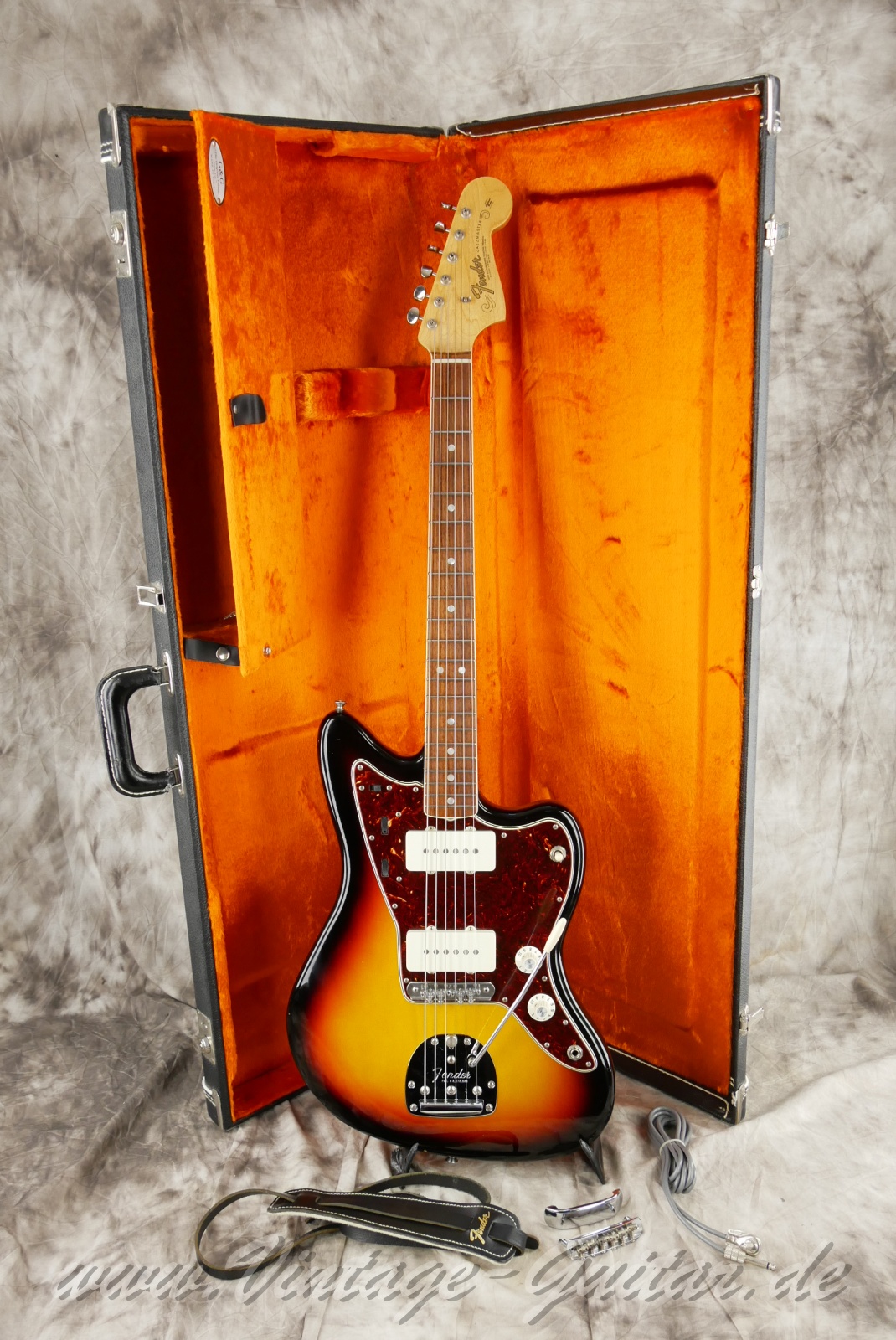 img/vintage/6190/fender_jazzmaster_american_vintage_65_2014_sunburst_USA-18.jpg