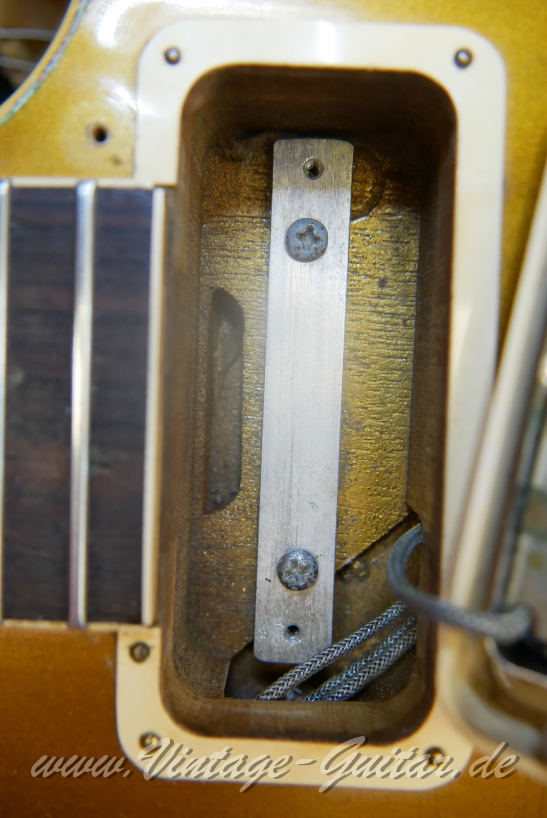 img/vintage/6192/Gibson_Les_Paul_Deluxe_goldtop_1971-014.JPG