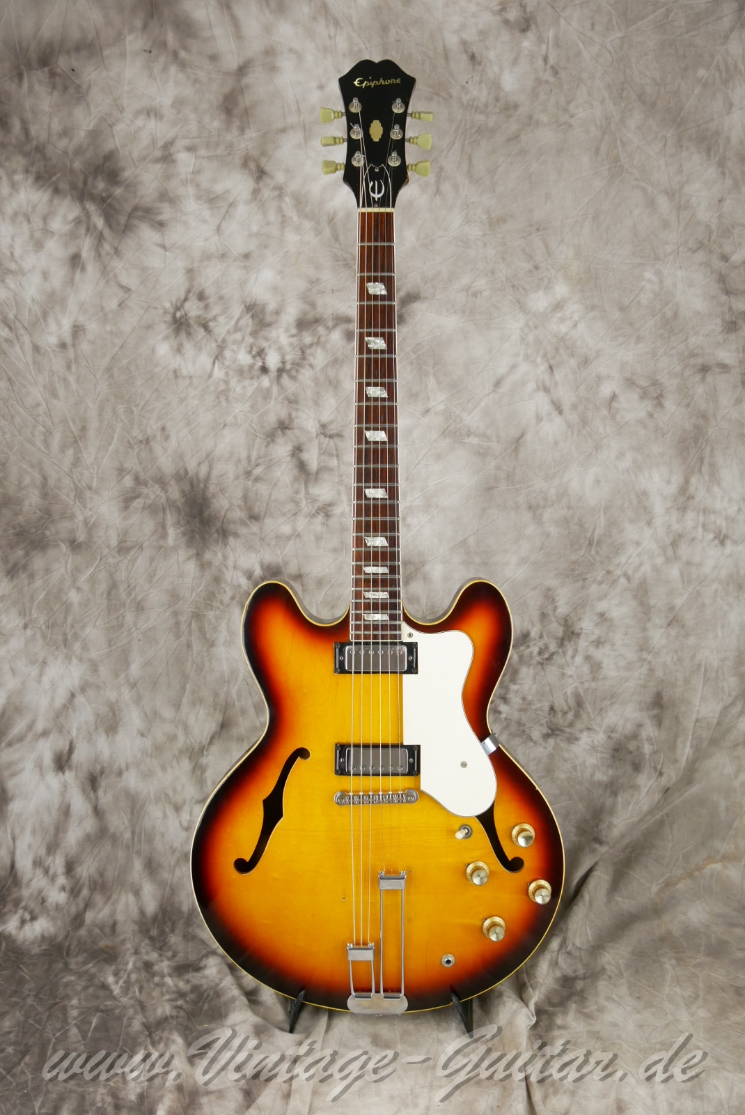 Epiphone-Riviera-E360T-1967-sunburst-01.jpg