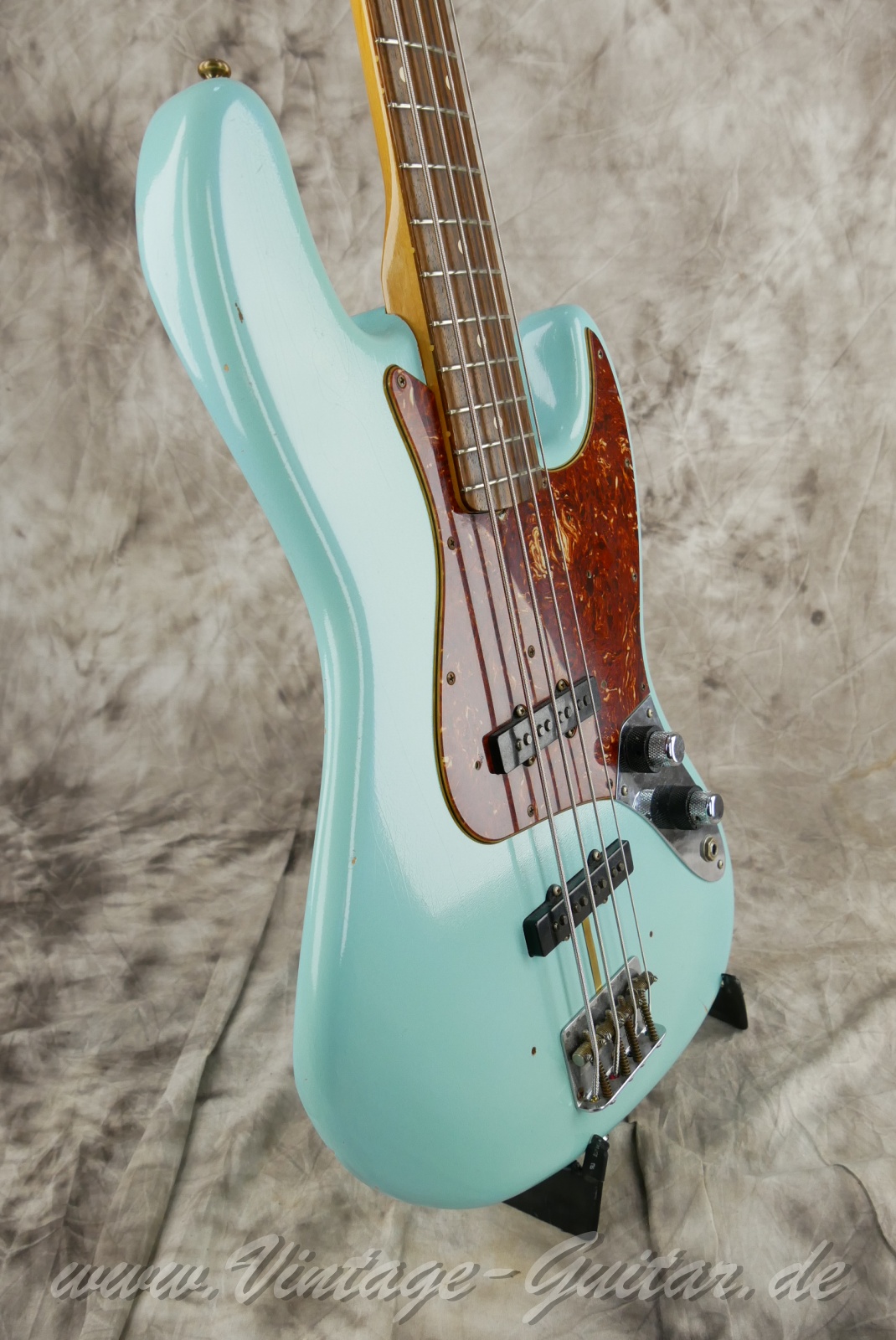 img/vintage/6203/fender_jazz_bass_2011_daphne_blue_USA-09.jpg