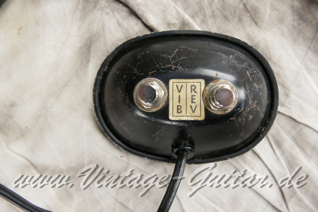 Fender_Deluxe_Reverb_blackface_USA_1964-009.JPG