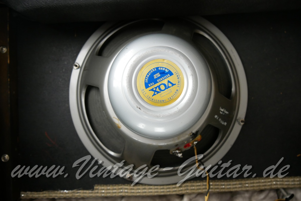 Fender_Deluxe_Reverb_blackface_USA_1964-012.JPG