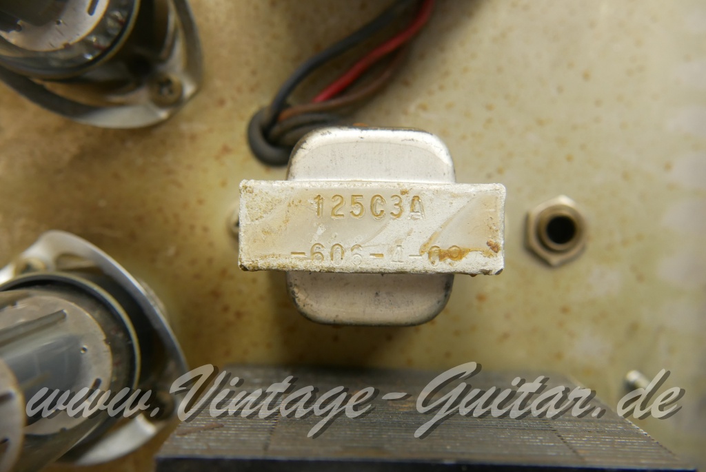 Fender_Deluxe_Reverb_blackface_USA_1964-016.JPG