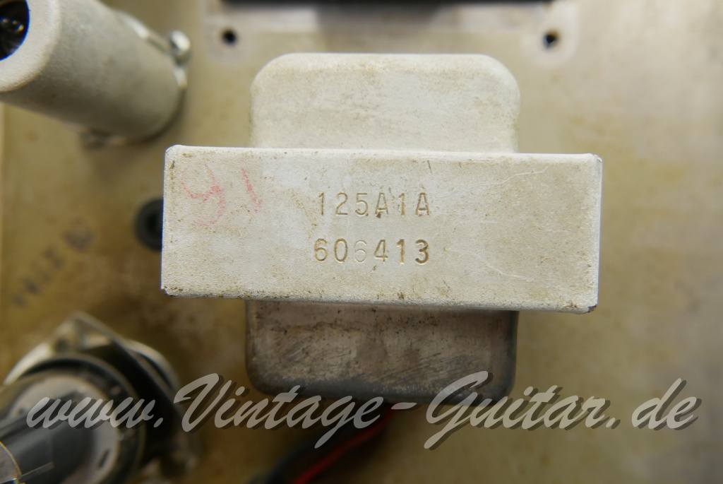 Fender_Deluxe_Reverb_blackface_USA_1964-017.JPG