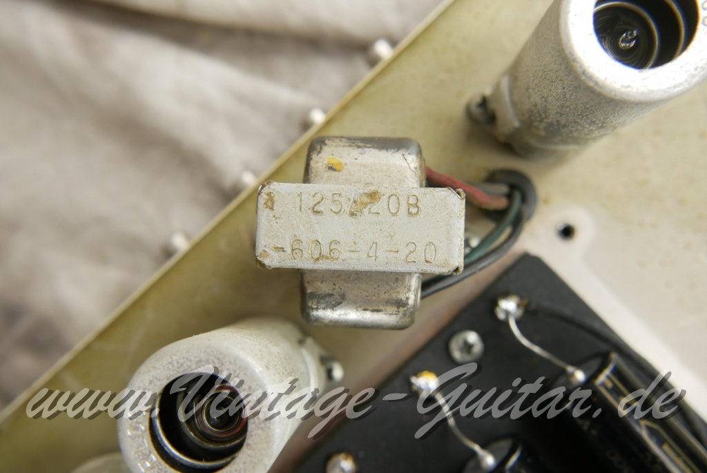 Fender_Deluxe_Reverb_blackface_USA_1964-018.JPG