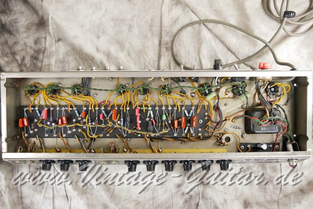 Fender_Deluxe_Reverb_blackface_USA_1964-019.JPG