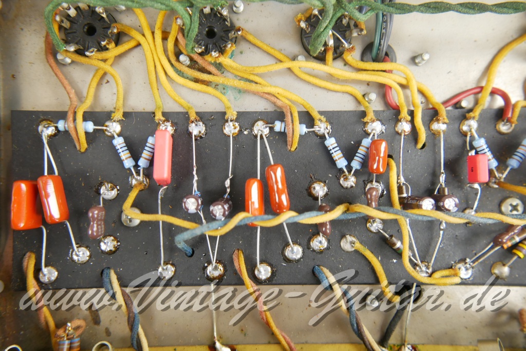 Fender_Deluxe_Reverb_blackface_USA_1964-020.JPG