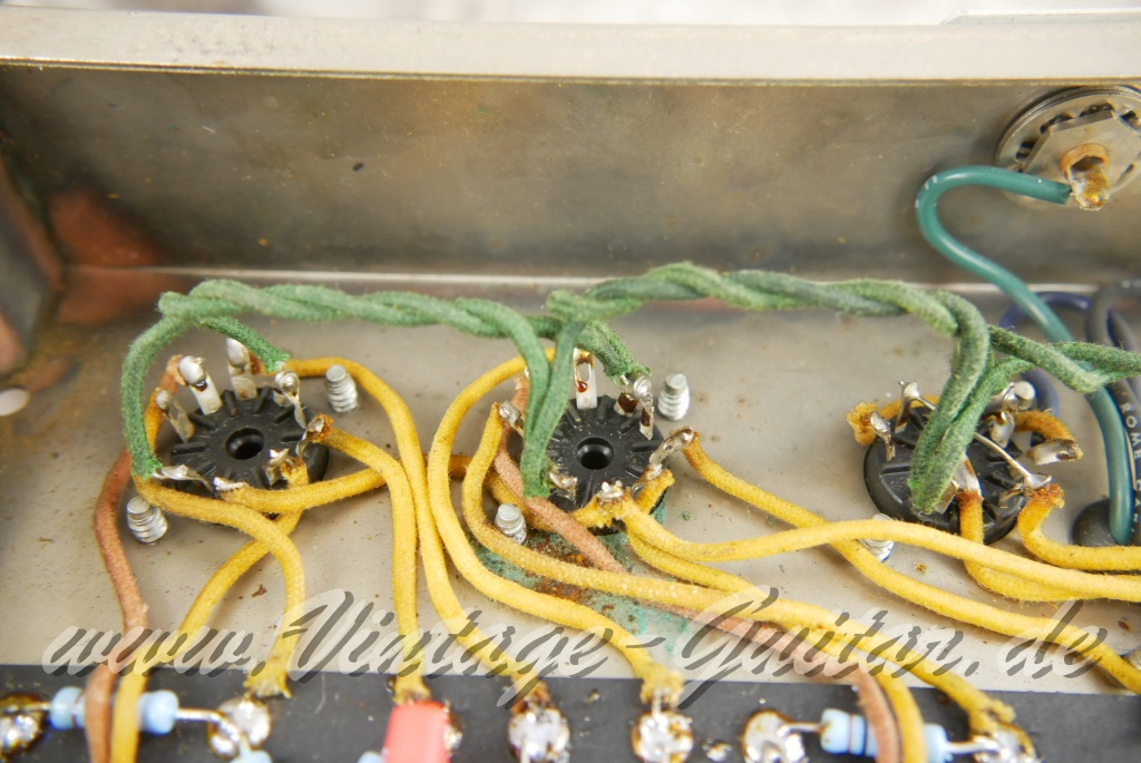 Fender_Deluxe_Reverb_blackface_USA_1964-024.JPG