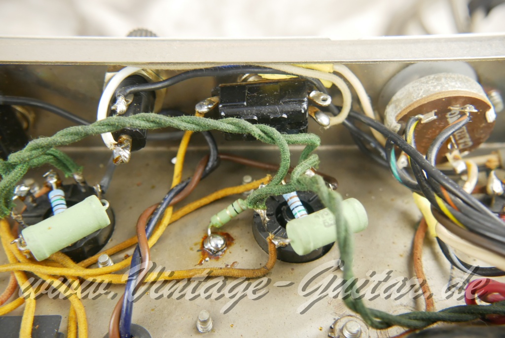 Fender_Deluxe_Reverb_blackface_USA_1964-027.JPG