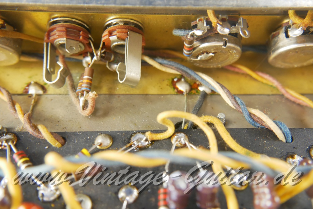 Fender_Deluxe_Reverb_blackface_USA_1964-029.JPG