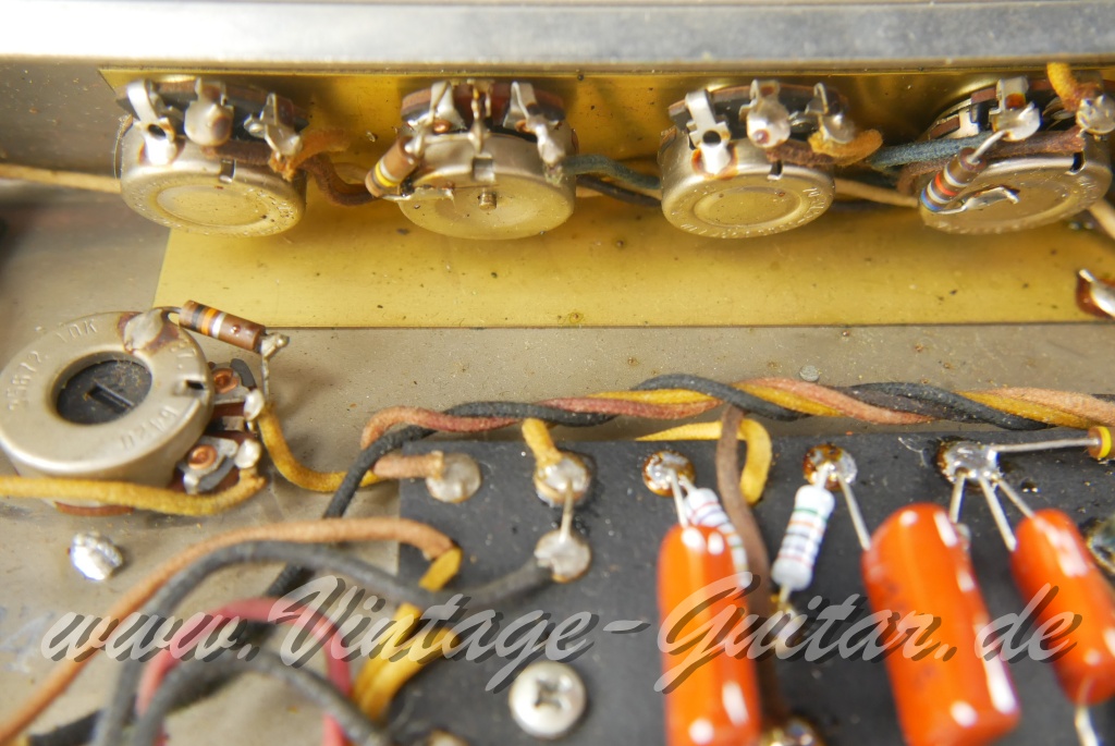 Fender_Deluxe_Reverb_blackface_USA_1964-031.JPG