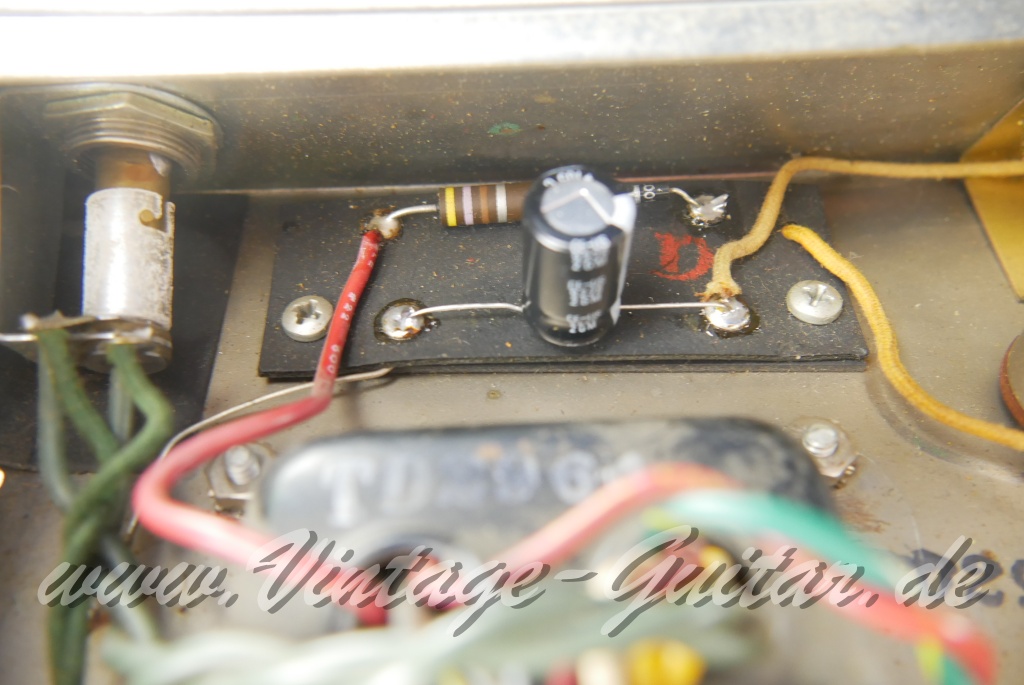 Fender_Deluxe_Reverb_blackface_USA_1964-032.JPG