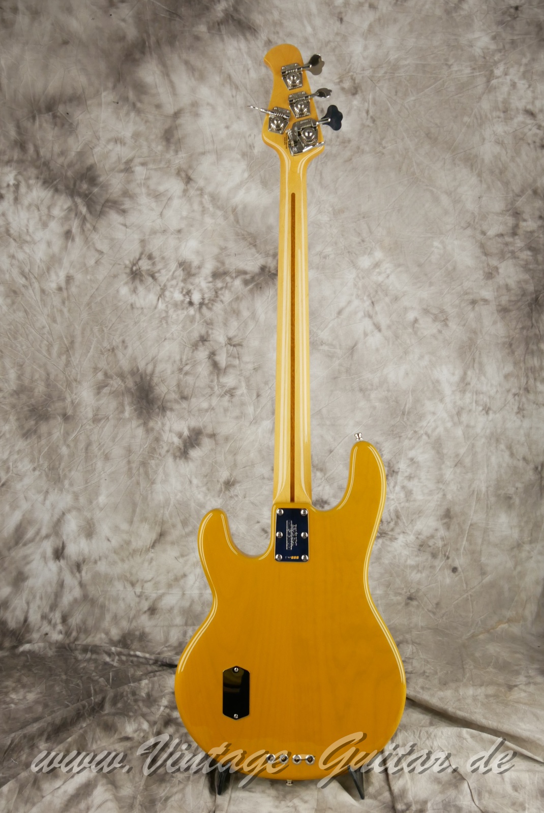 img/vintage/6208/MusicMan_EB_StingRay_old_smoothie_USA_butterscotch_2017-002.JPG
