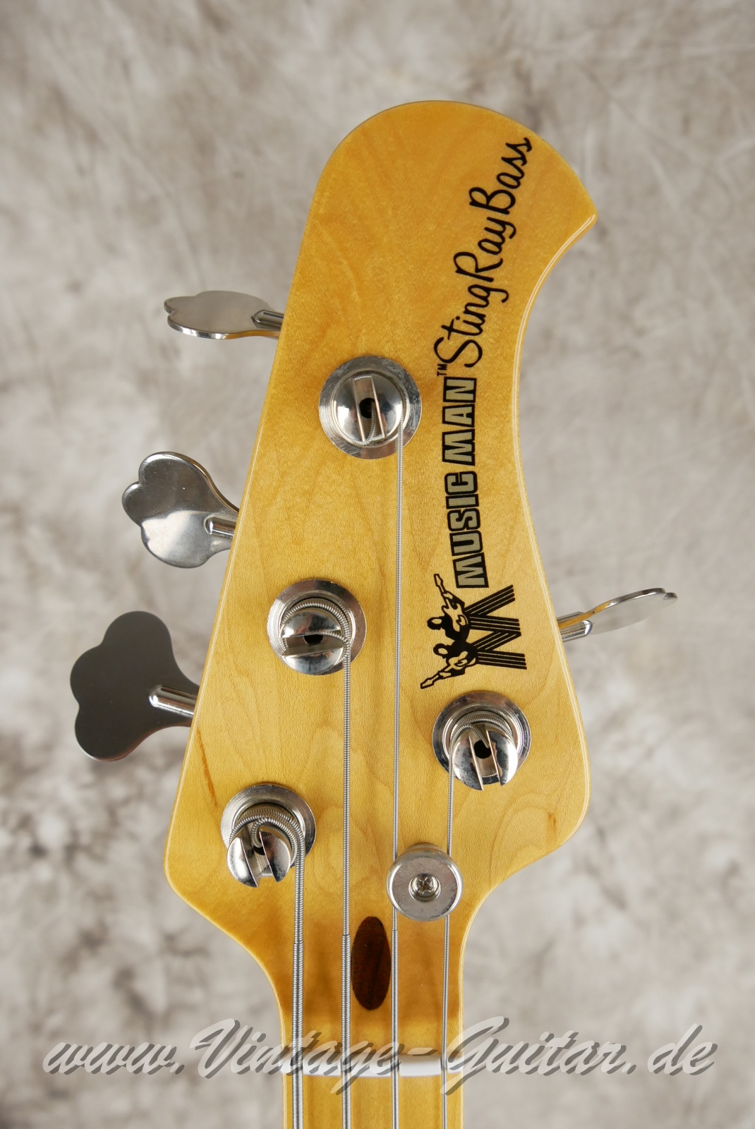 img/vintage/6208/MusicMan_EB_StingRay_old_smoothie_USA_butterscotch_2017-003.JPG