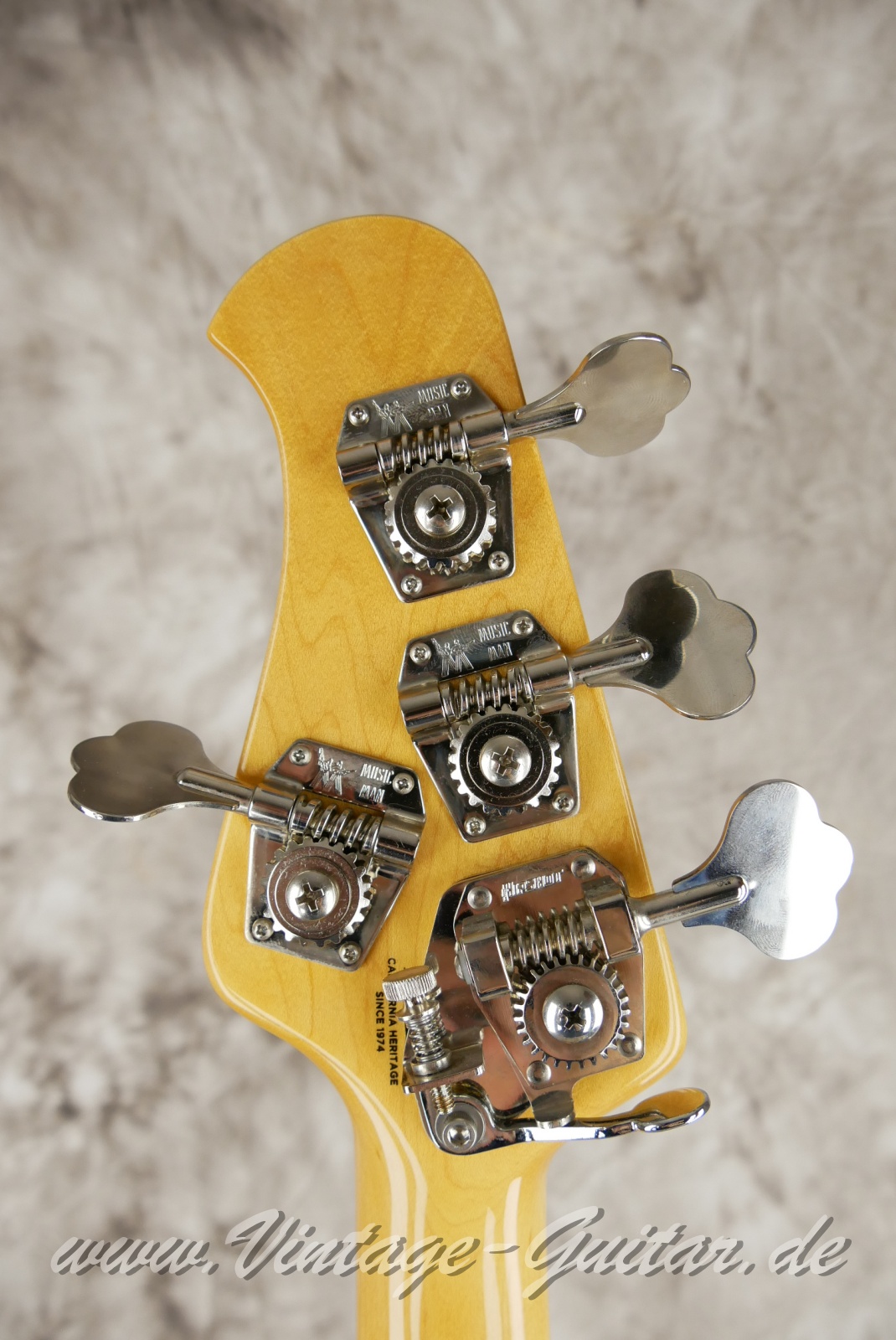 img/vintage/6208/MusicMan_EB_StingRay_old_smoothie_USA_butterscotch_2017-004.JPG