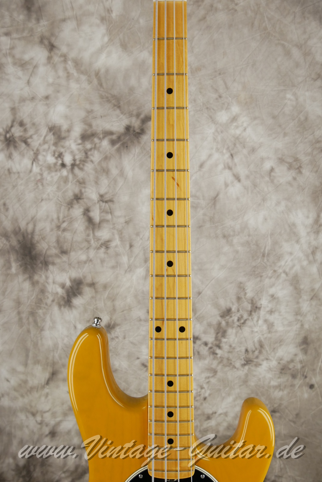 img/vintage/6208/MusicMan_EB_StingRay_old_smoothie_USA_butterscotch_2017-005.JPG