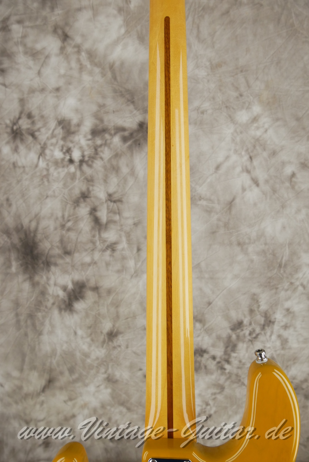 img/vintage/6208/MusicMan_EB_StingRay_old_smoothie_USA_butterscotch_2017-006.JPG