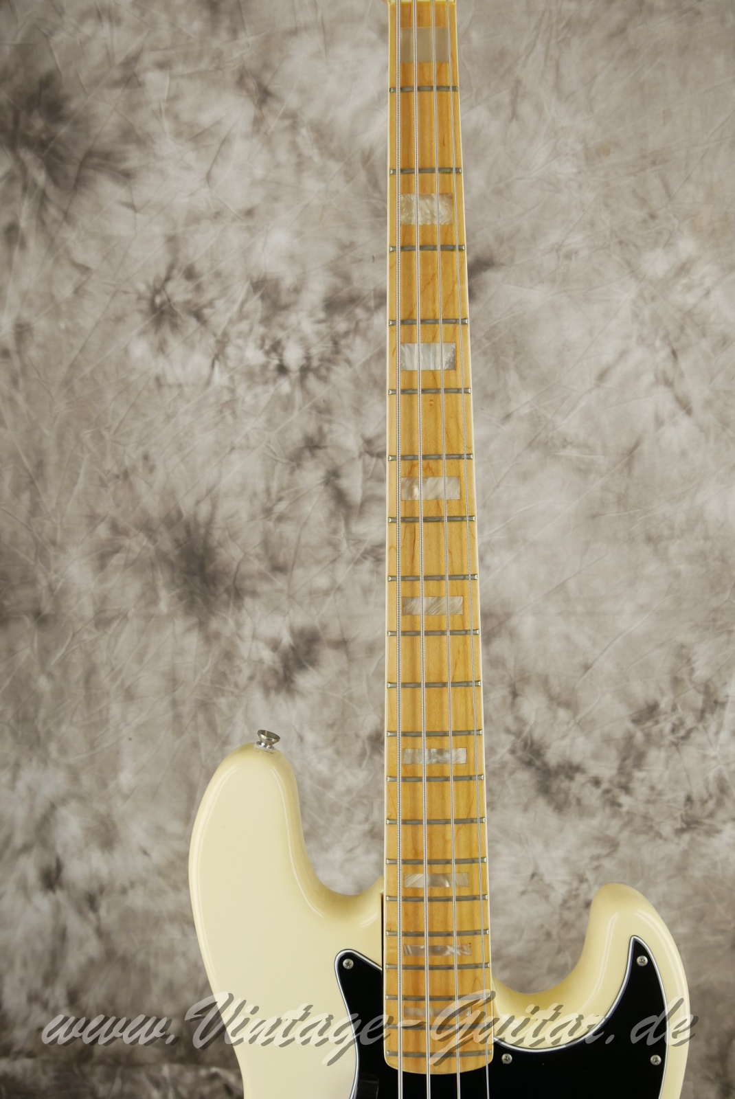img/vintage/6209/Fender_Jazz_Bass_olympic_white_USA_1980-005.JPG