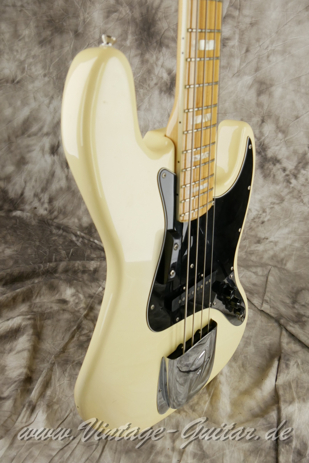 img/vintage/6209/Fender_Jazz_Bass_olympic_white_USA_1980-009.JPG