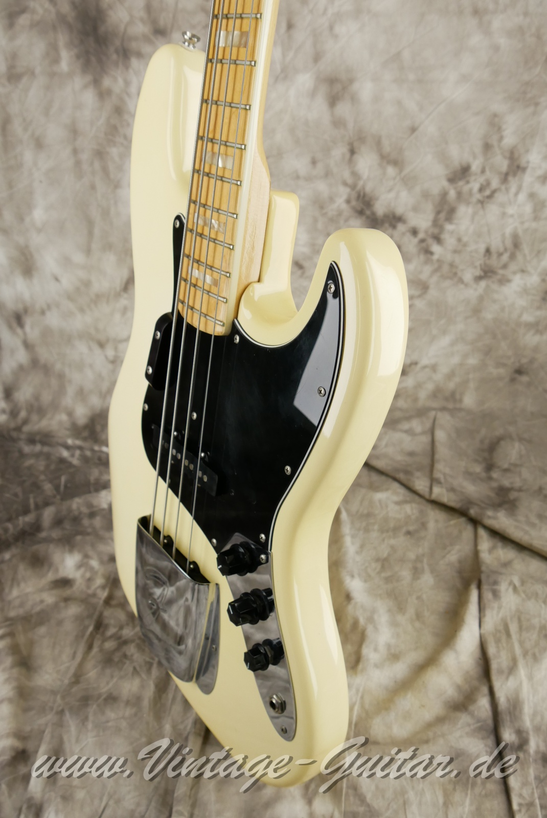 img/vintage/6209/Fender_Jazz_Bass_olympic_white_USA_1980-010.JPG