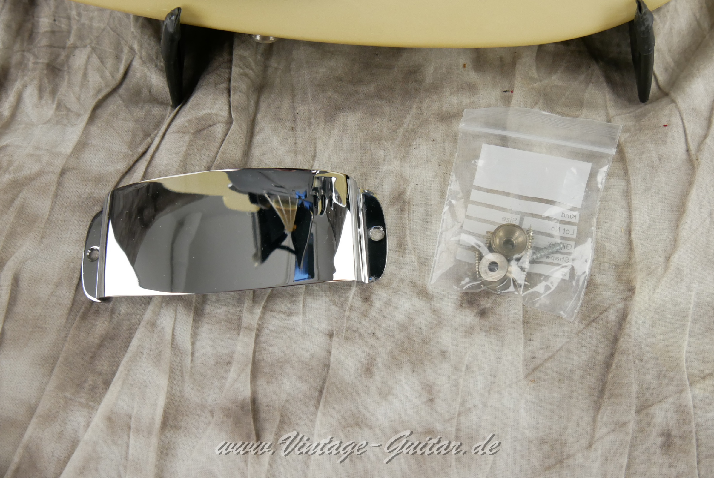 img/vintage/6209/Fender_Jazz_Bass_olympic_white_USA_1980-025.JPG