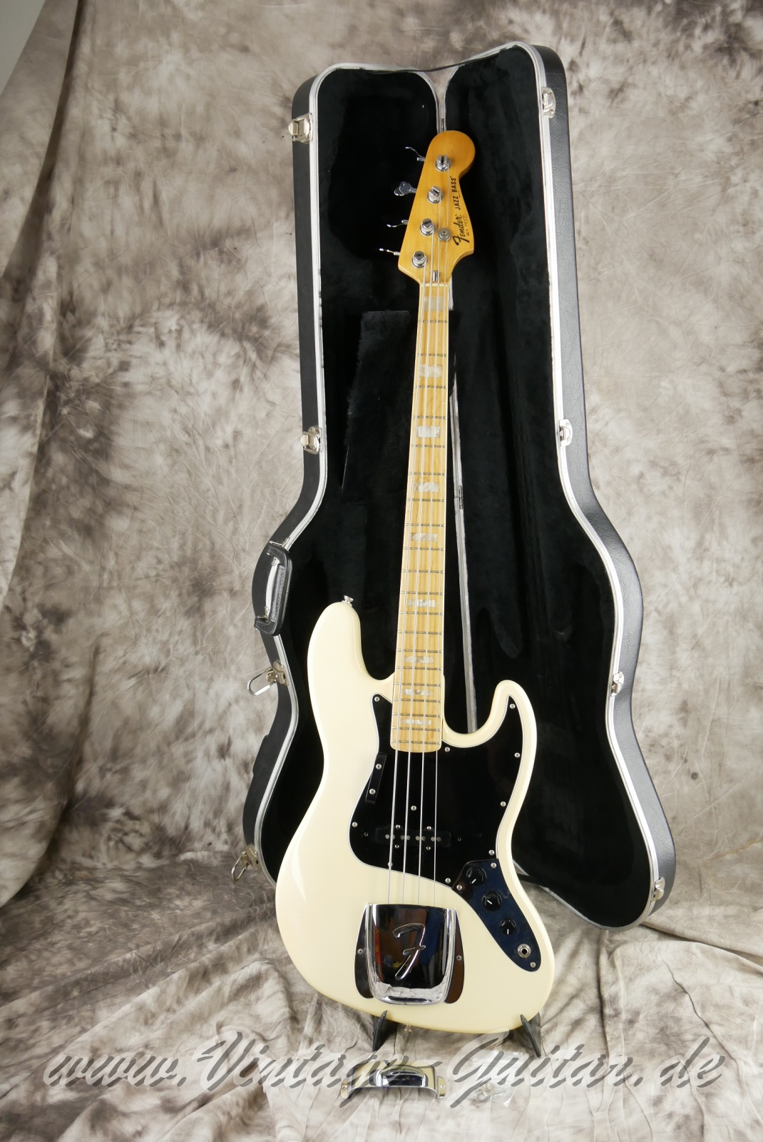 img/vintage/6209/Fender_Jazz_Bass_olympic_white_USA_1980-026.JPG
