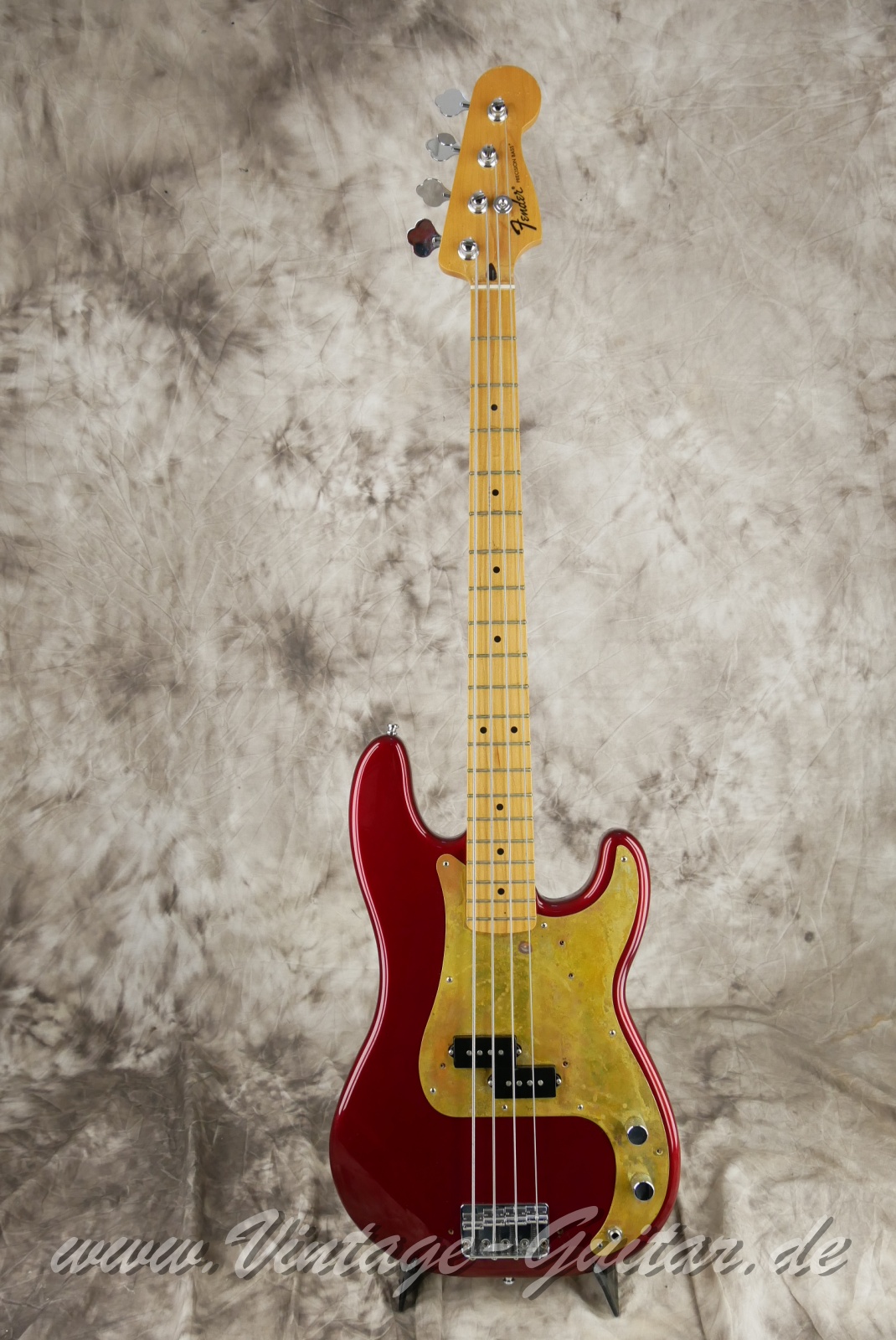Fender_Precision_candy_apple_red_Mexico_2013-001.JPG