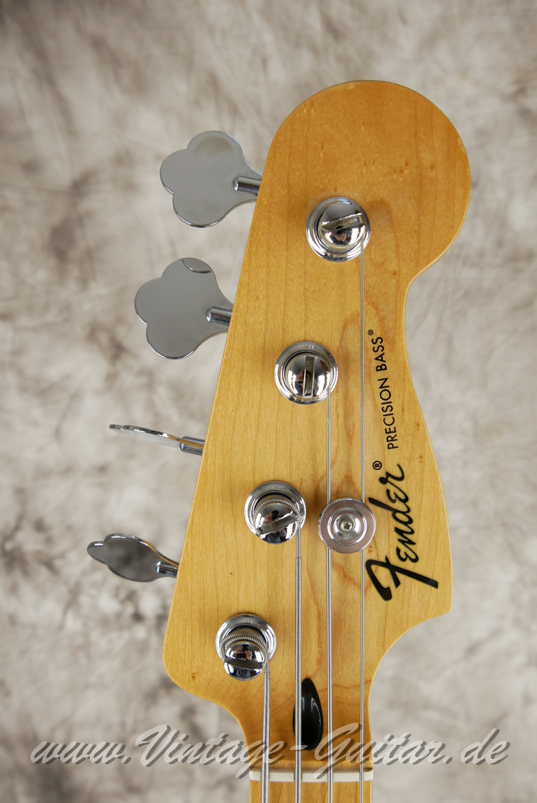 Fender_Precision_candy_apple_red_Mexico_2013-003.JPG