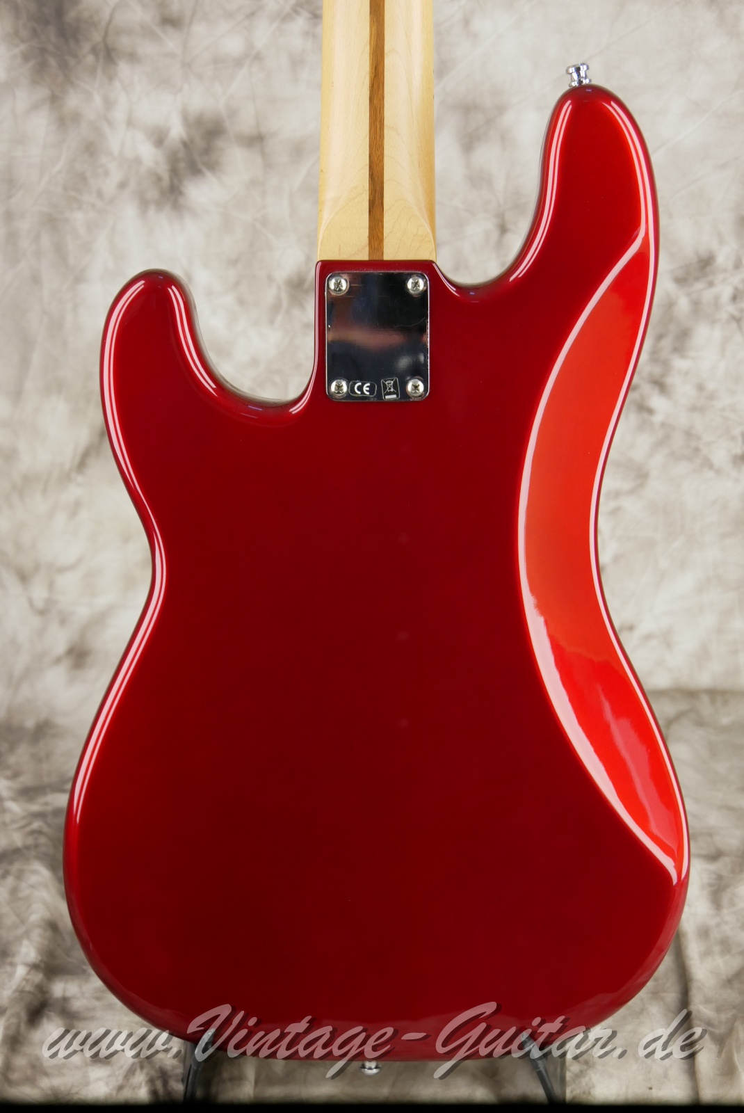 Fender_Precision_candy_apple_red_Mexico_2013-008.JPG